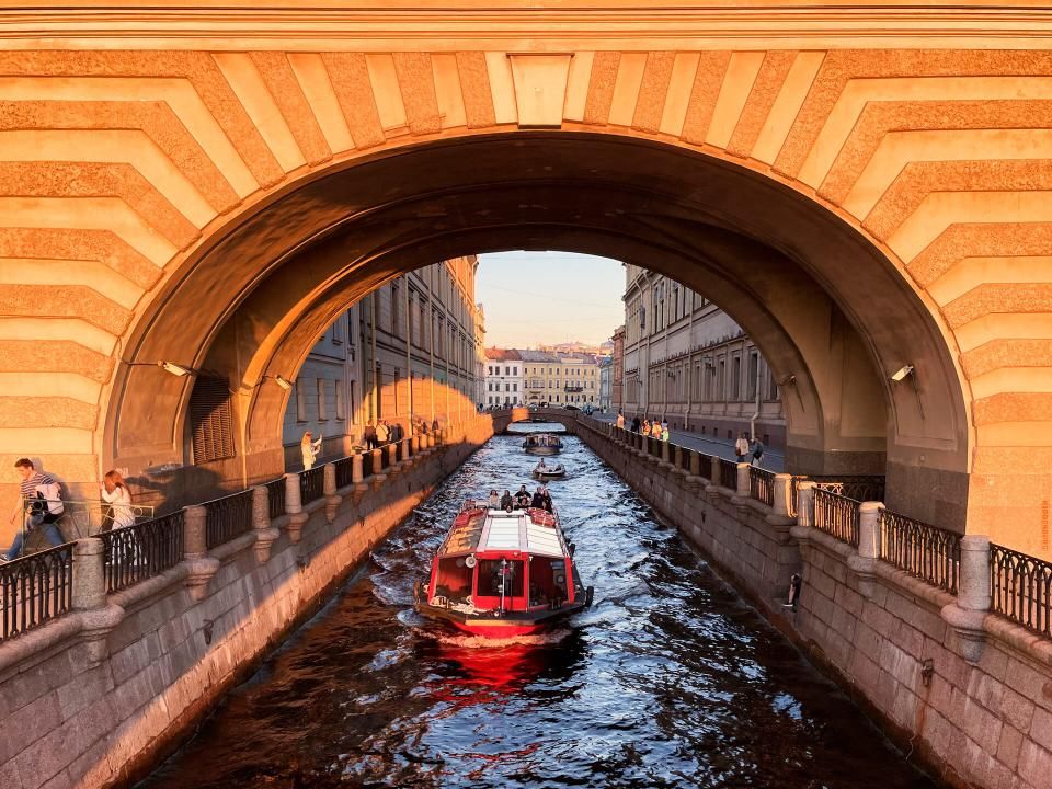 По Петербургу на теплоходе: каналы, мосты и Большая Нева