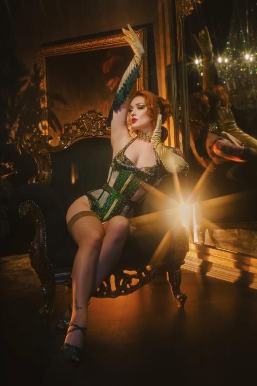 Féerie cabaret show  «Девушка в бокале»