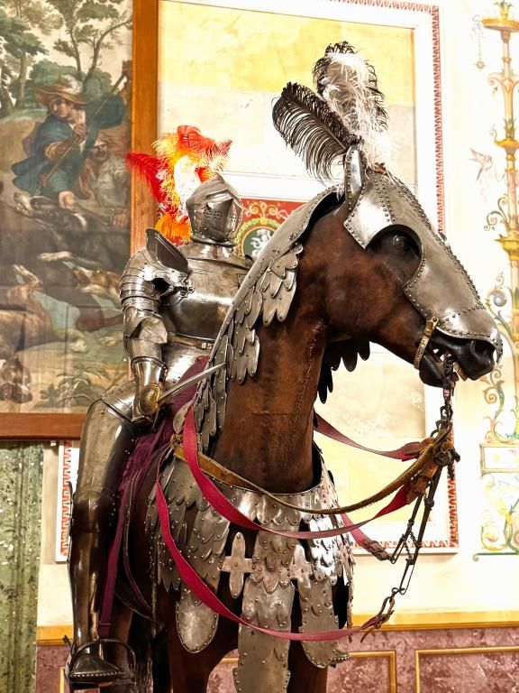 Рыцари, гербы и легенды: экскурсия по Рыцарскому залу Эрмитажа