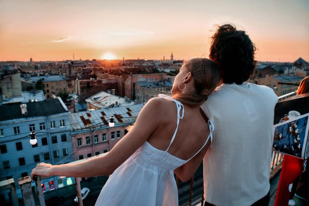 Романтический Питер: дворы, парадные, коммуналка и крыша