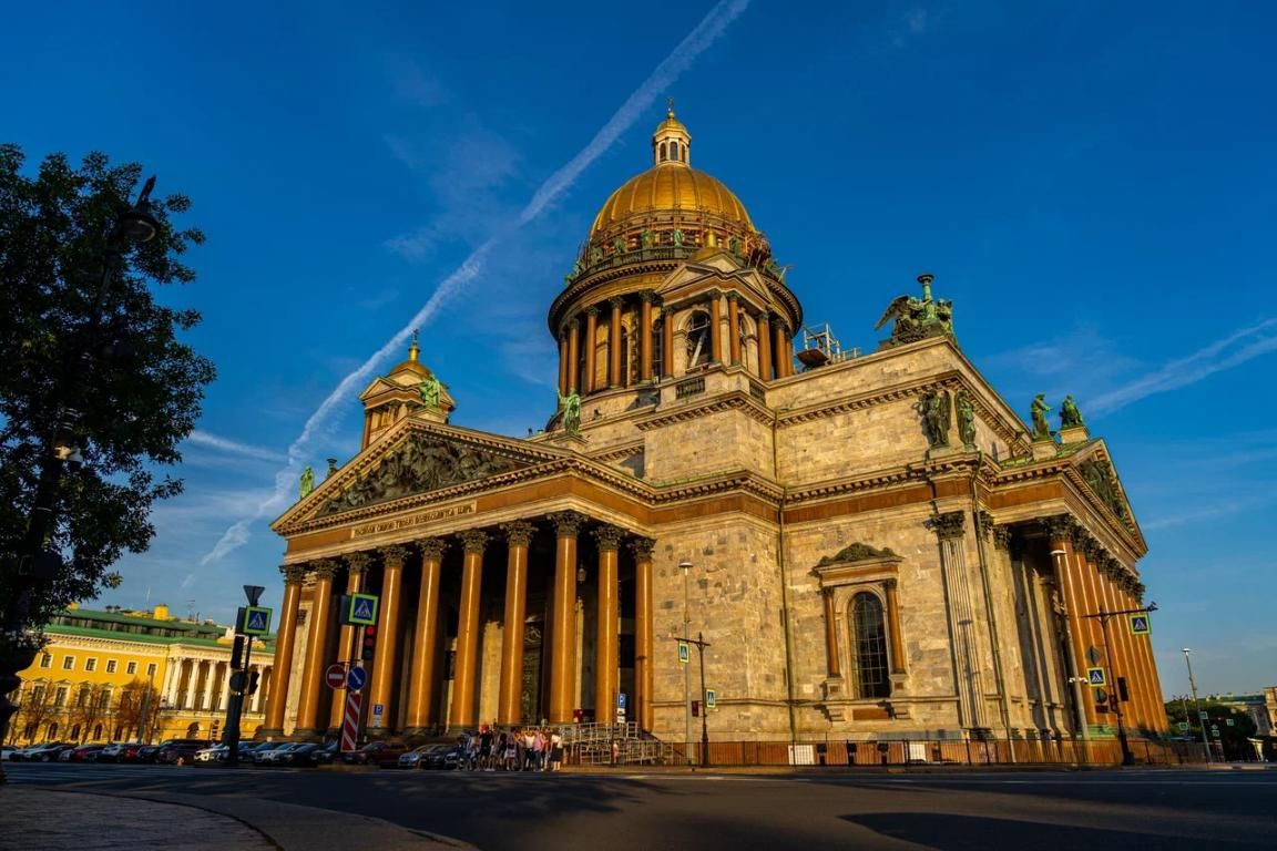 Обзорная экскурсия по Петербургу + билеты на колоннаду Исаакиевского собора
